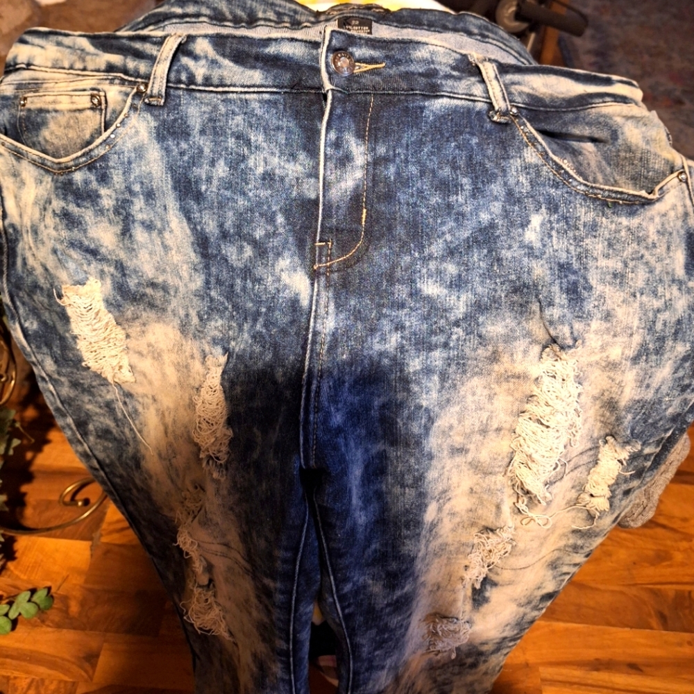 Sizzle Distressed Jeans Size 22